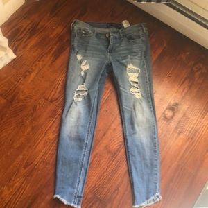 Hollister size 5/27 distressed skinny